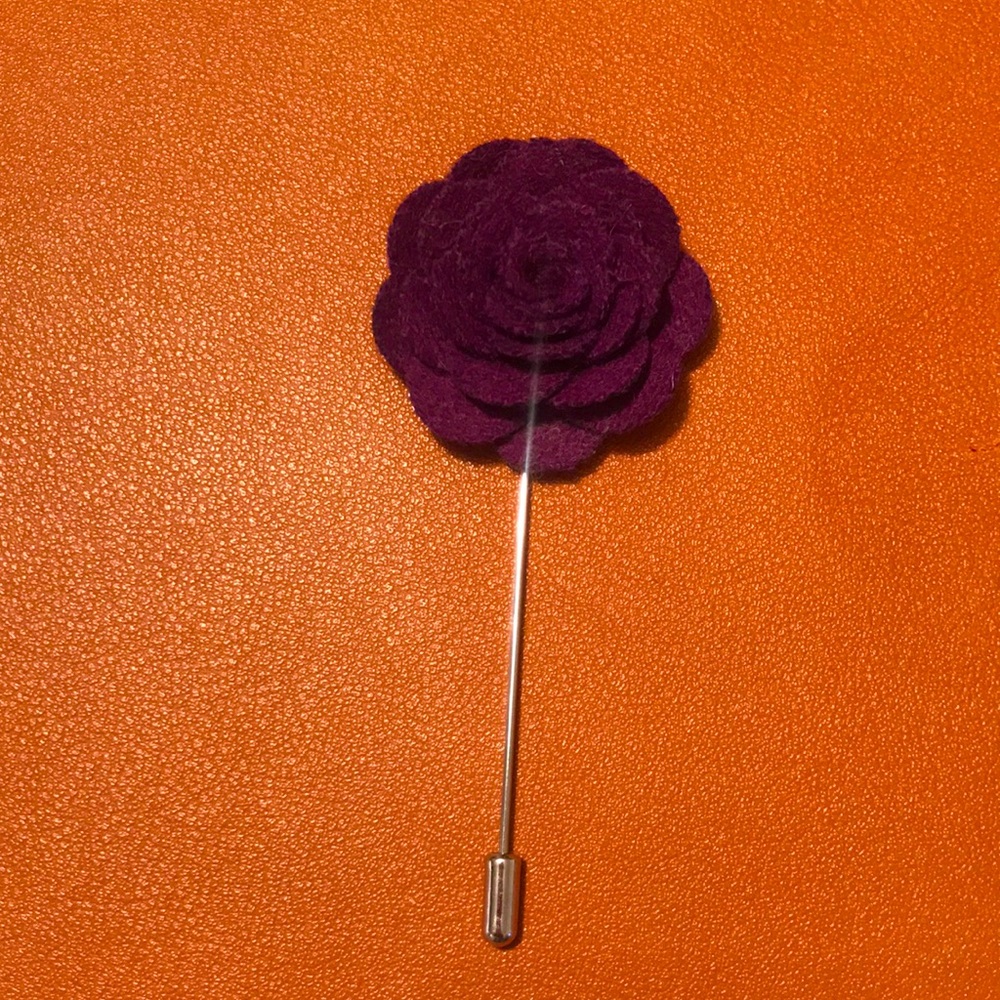 Flower pin